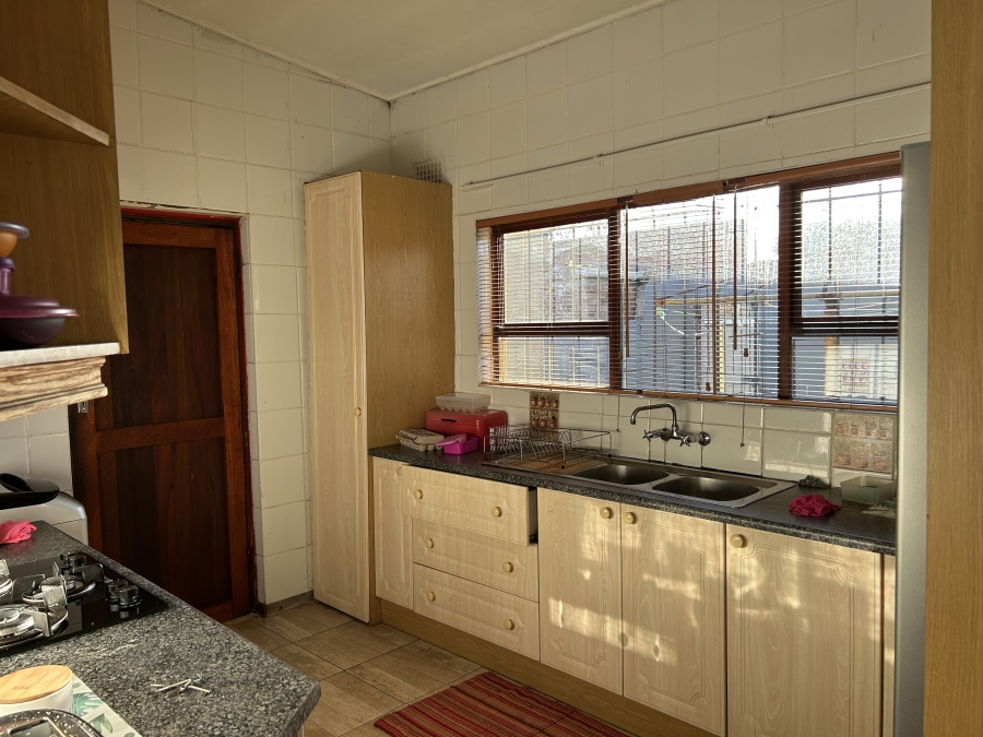 3 Bedroom Property for Sale in Peerless Park West Western Cape